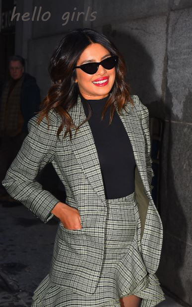 Priyanka Chopra’s Lovely Retro Sunglasses