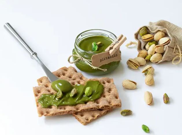 5 Reasons Why Women Should Add Pistachios To Their Daily Diet