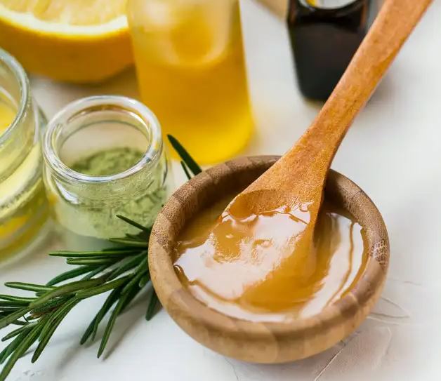  How To Use Honey & 5 Benefits Of Honey For Your Skin